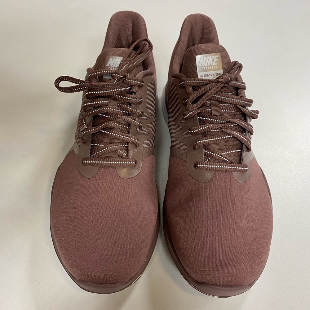 NEW Nike athletic shoe